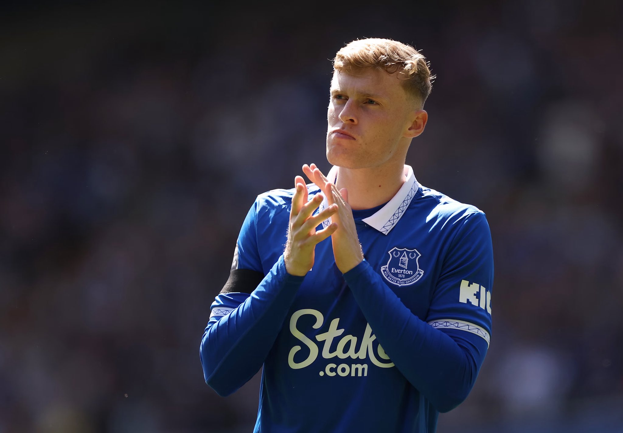 Manchester Is Preparing Its Second Offer To Include The Everton Defender