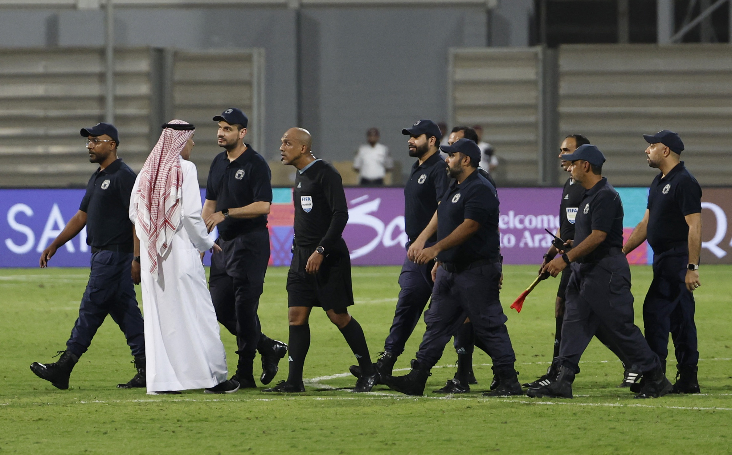 الاتحاد الإندونيسي يطالب بإيقاف «أحمد الكاف»