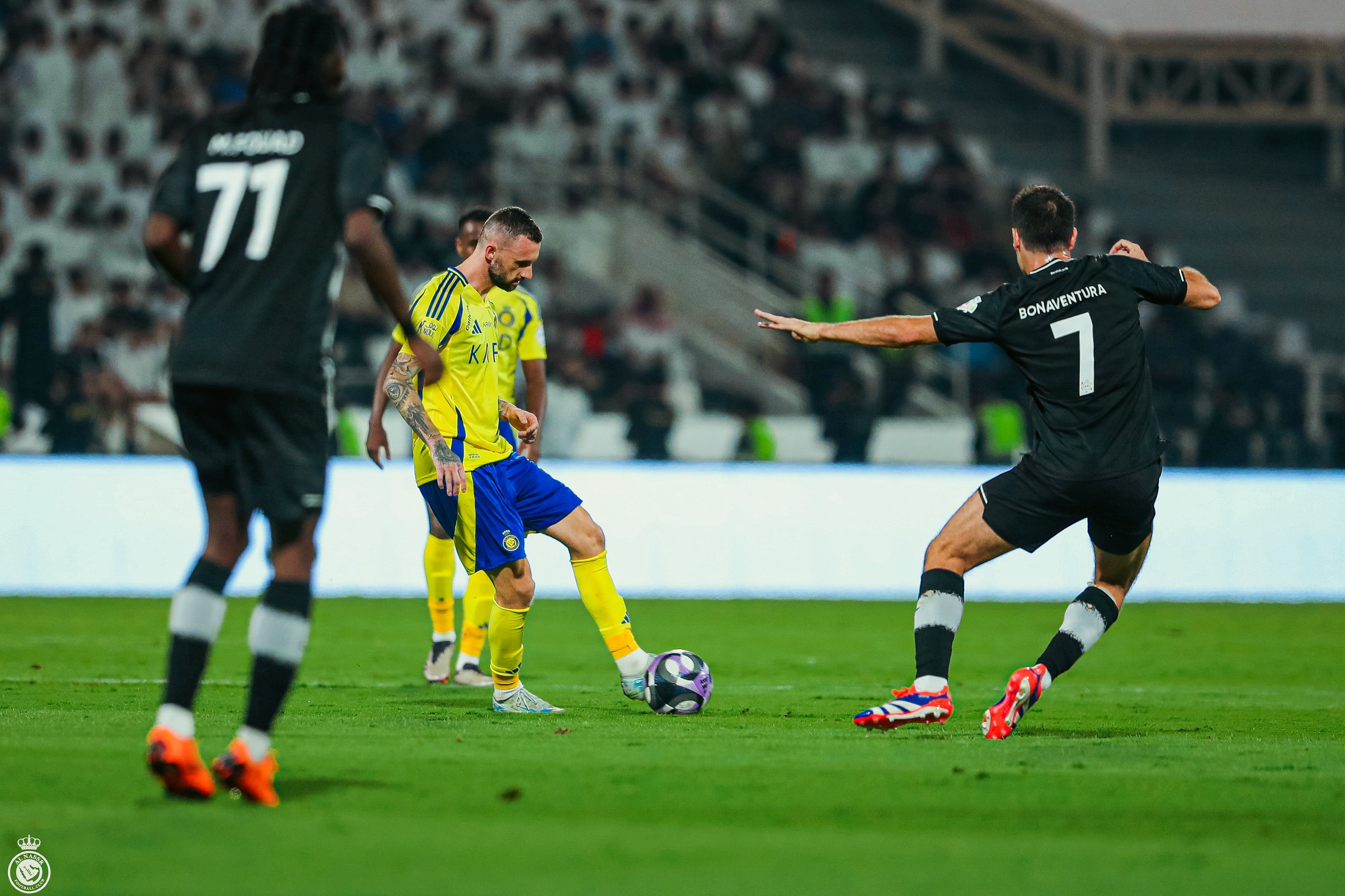 النصر يخطف فوزًا قاتلًا من الشباب