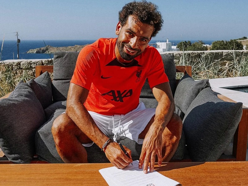 Mohamed Salah signs new contract with Liverpool!