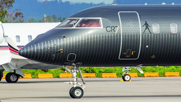 Ronaldo's plane detained in Manchester