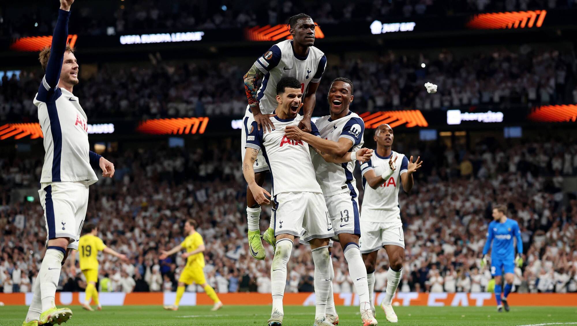 توتنهام يقترب من نهائي الدوري الأوروبي