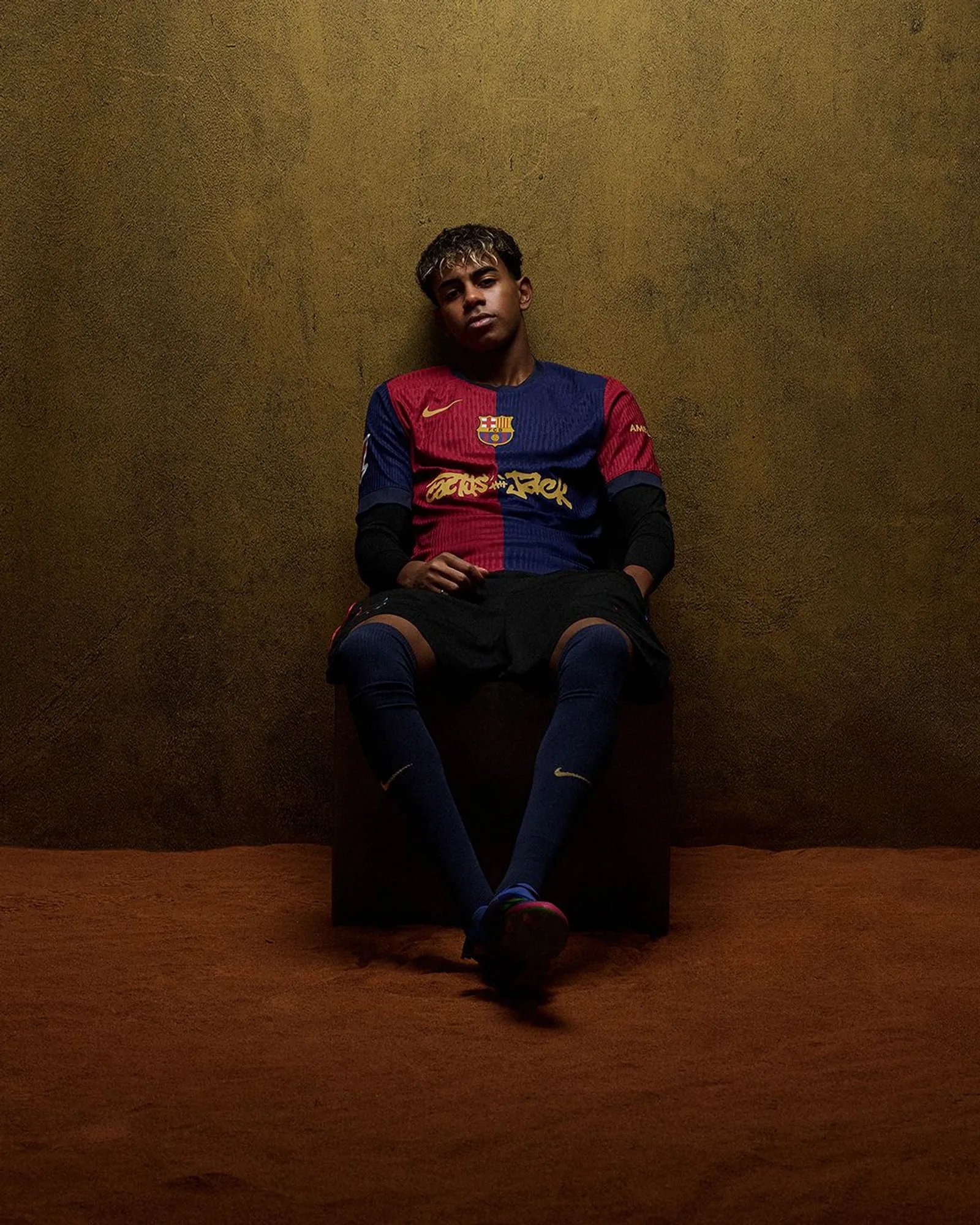 برشلونة يكشف عن قميص الكلاسيكو