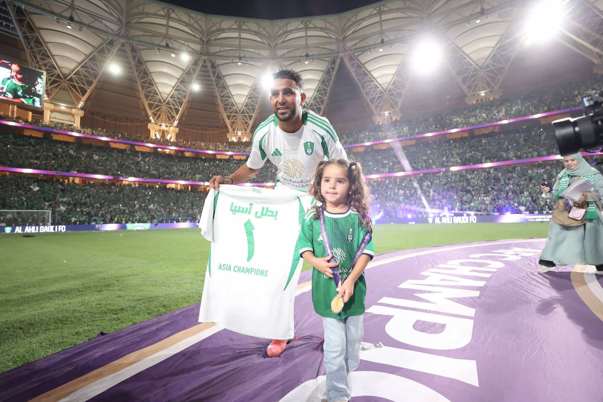 Surprise: Riyad Mahrez returns to City again!