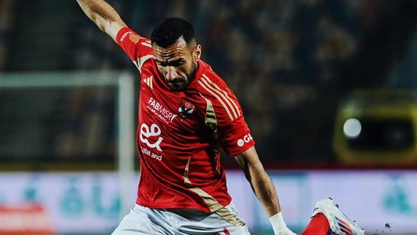 الأهلي يحسم مصير علي معلول وعبد القادر