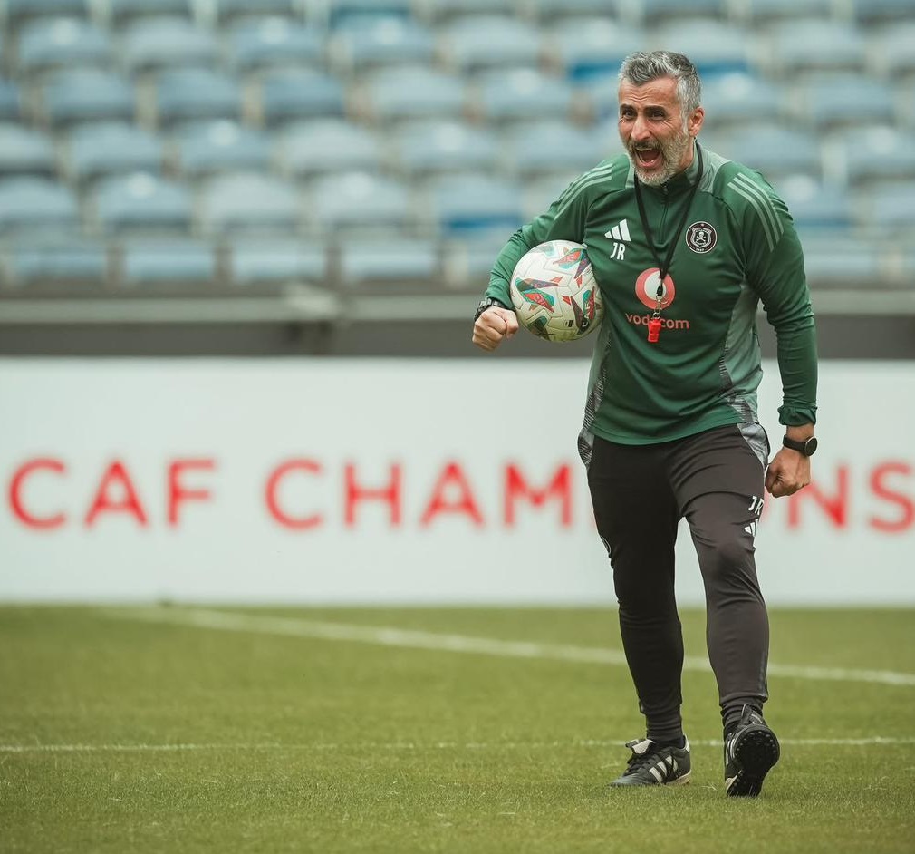 الأهلي يبدأ مفاوضاته مع مدرب أورلاندو السابق