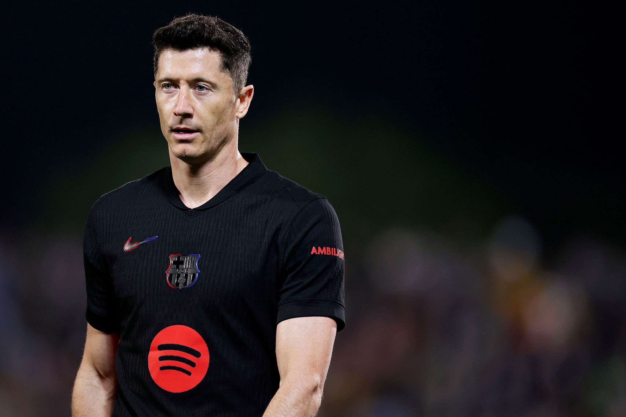 ليفاندوفسكي: برشلونة قدم موسمًا مذهلًا