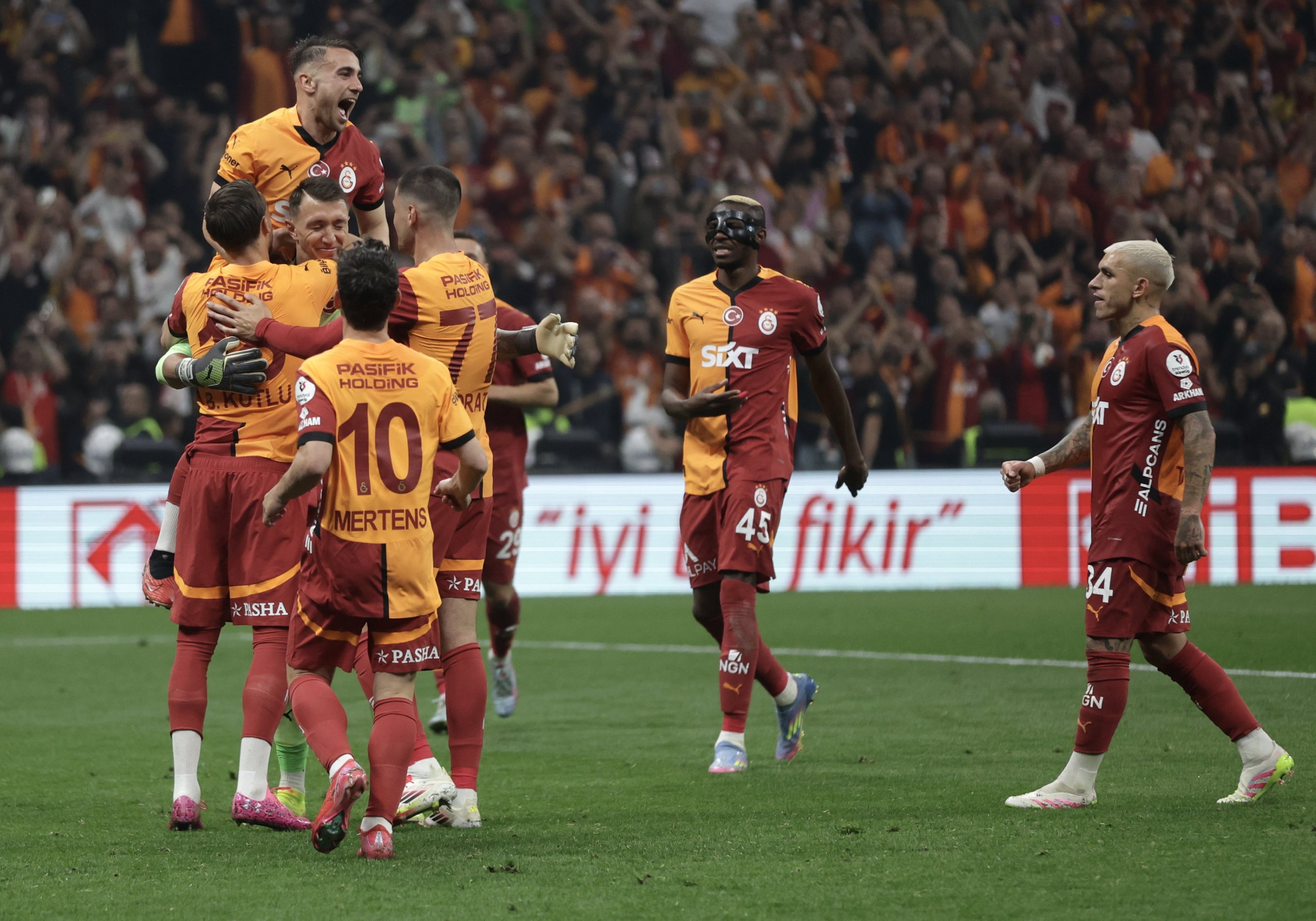 غلطة سراي بطلًا لـ«الدوري التركي»