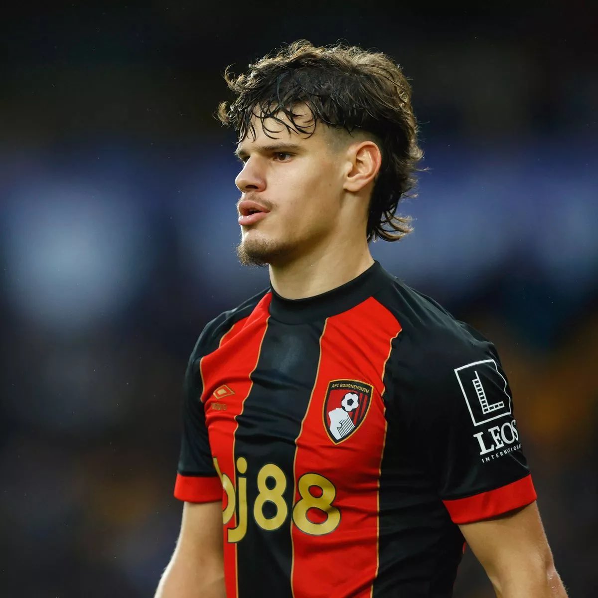 ليفربول يقترب من ظهير بورنموث