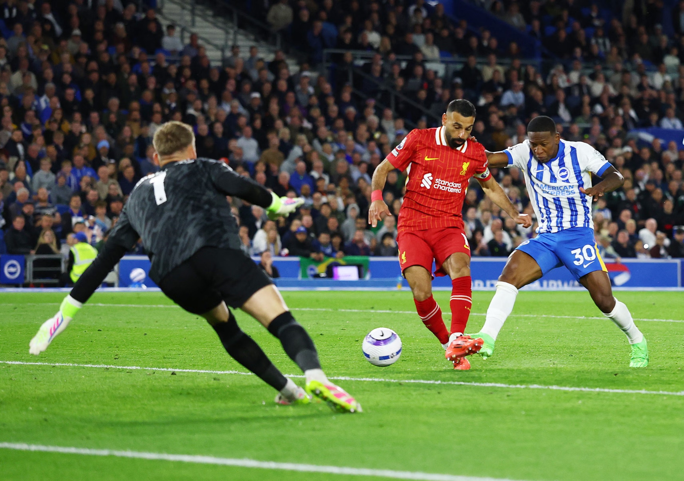 محمد صلاح يفتقد التهديف ويزيد أزمات ليفربول