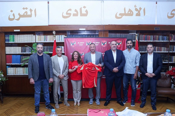 الأهلي يستقبل السفيرة الأمريكية 