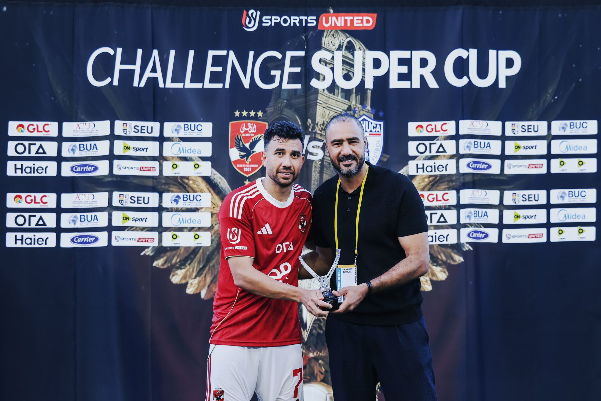 تريزيجيه يحصد جائزة الأفضل أمام باتشوكا