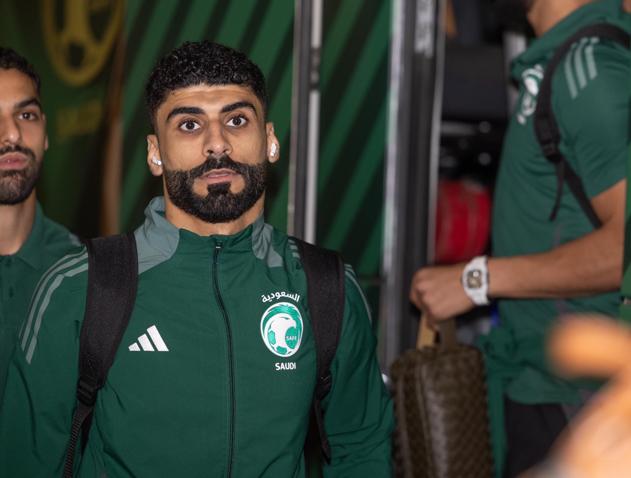 «الأخضر» يطير إلى لوس أنجليس