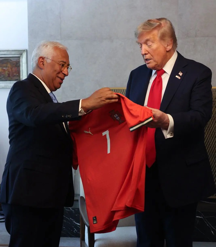 Ronaldo gifts Trump a shirt with a fiery message of peace