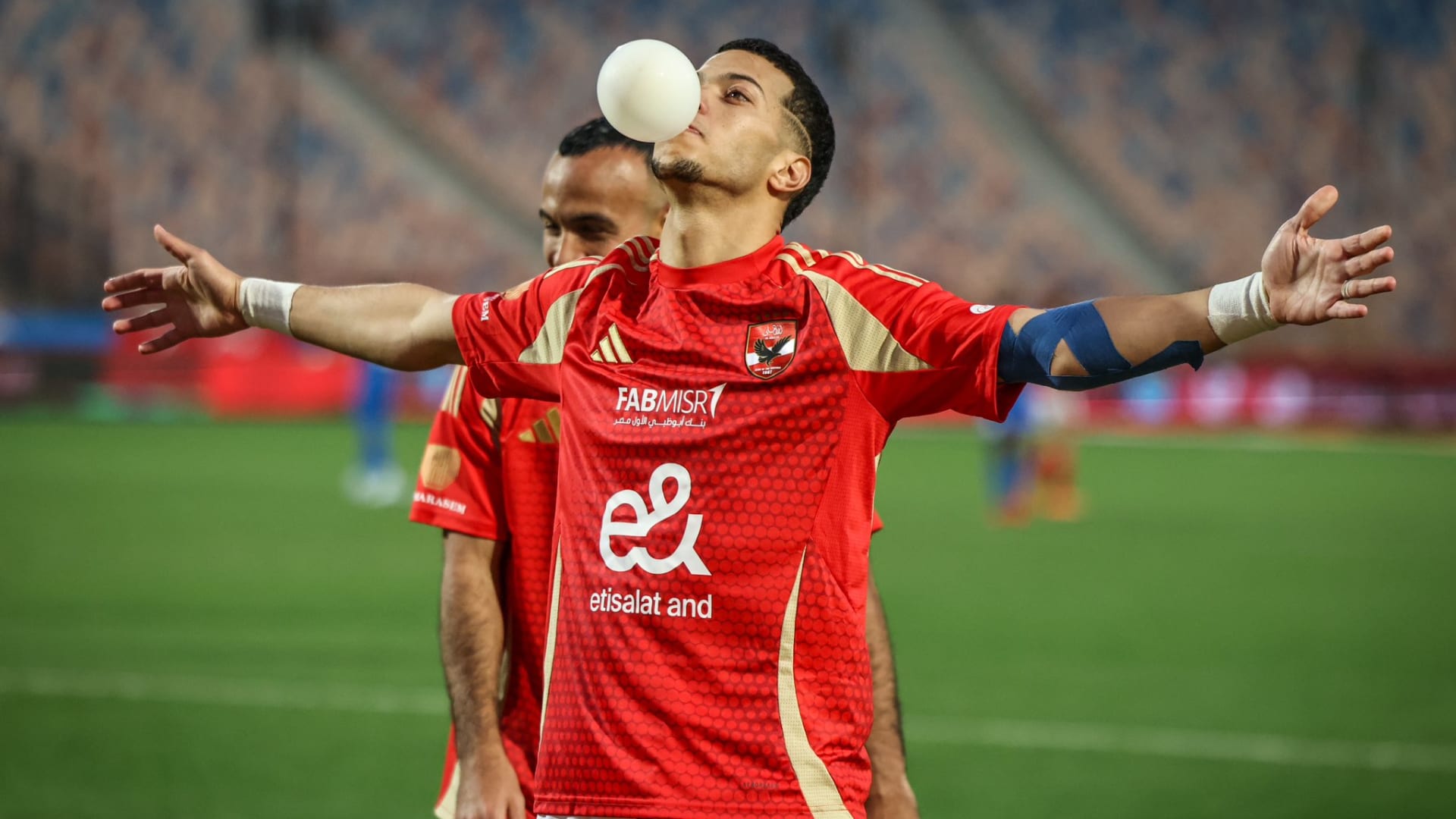 إمام عاشور يوجه رسالة لأسطورة الزمالك
