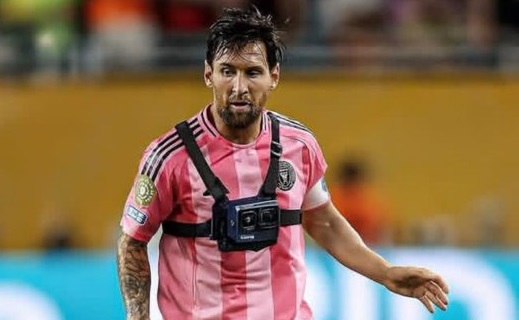 Messi under surveillance in a unique live broadcast