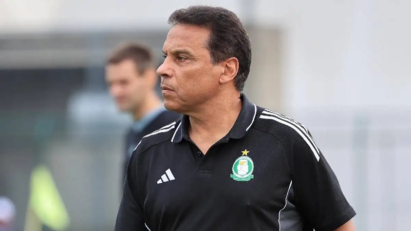 البدري أول مدرب مصري يتوج بثلاث دوريات