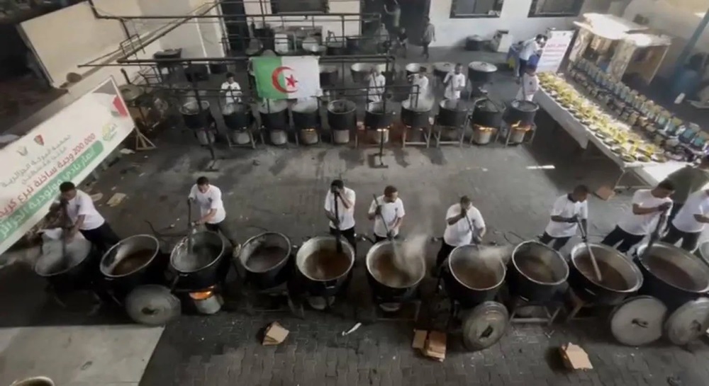 Algerian club fans donate meals to Gaza residents