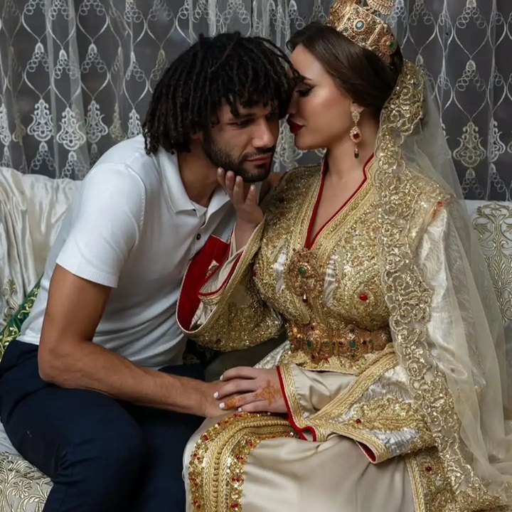 ماهي حقيقة زواج محمد النني من البلوجر المغربية؟