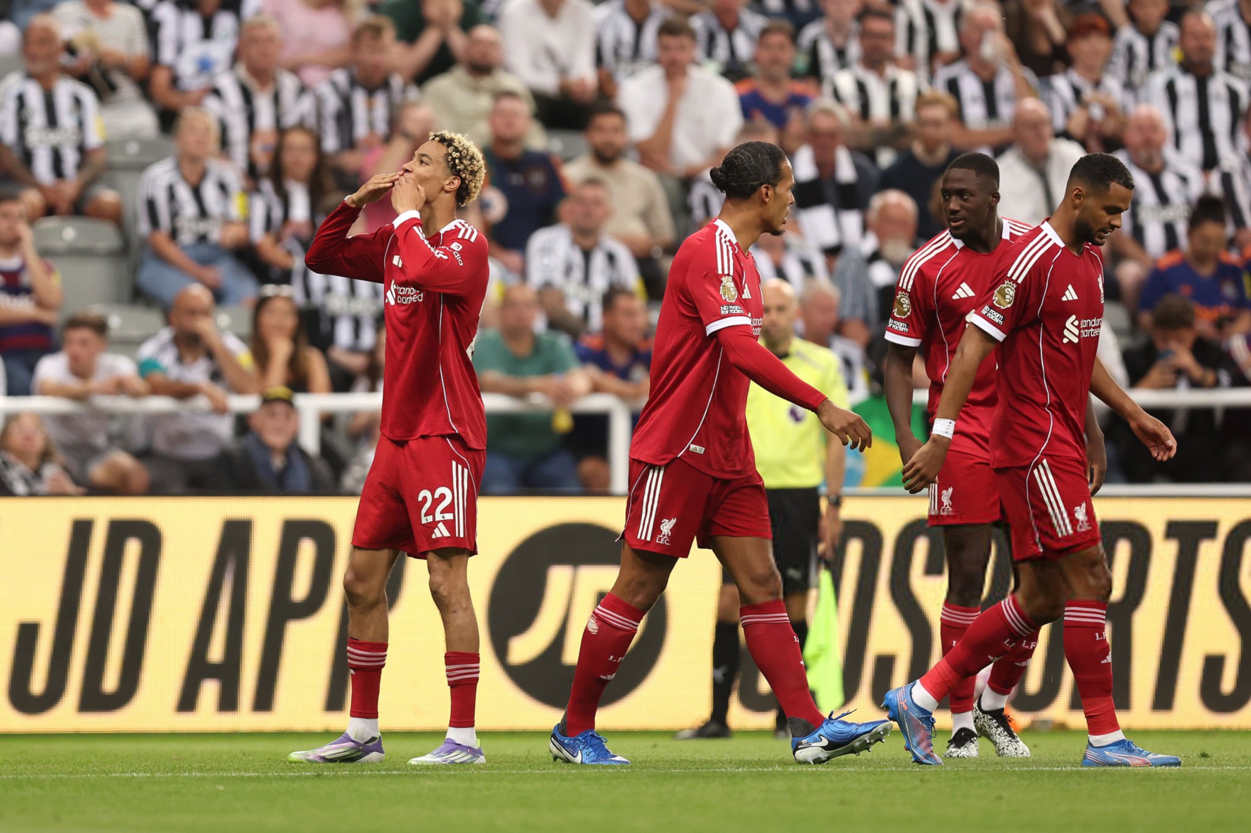 ليفربول يخطف فوزًا قاتلًا من نيوكاسل بالدقيقة 100