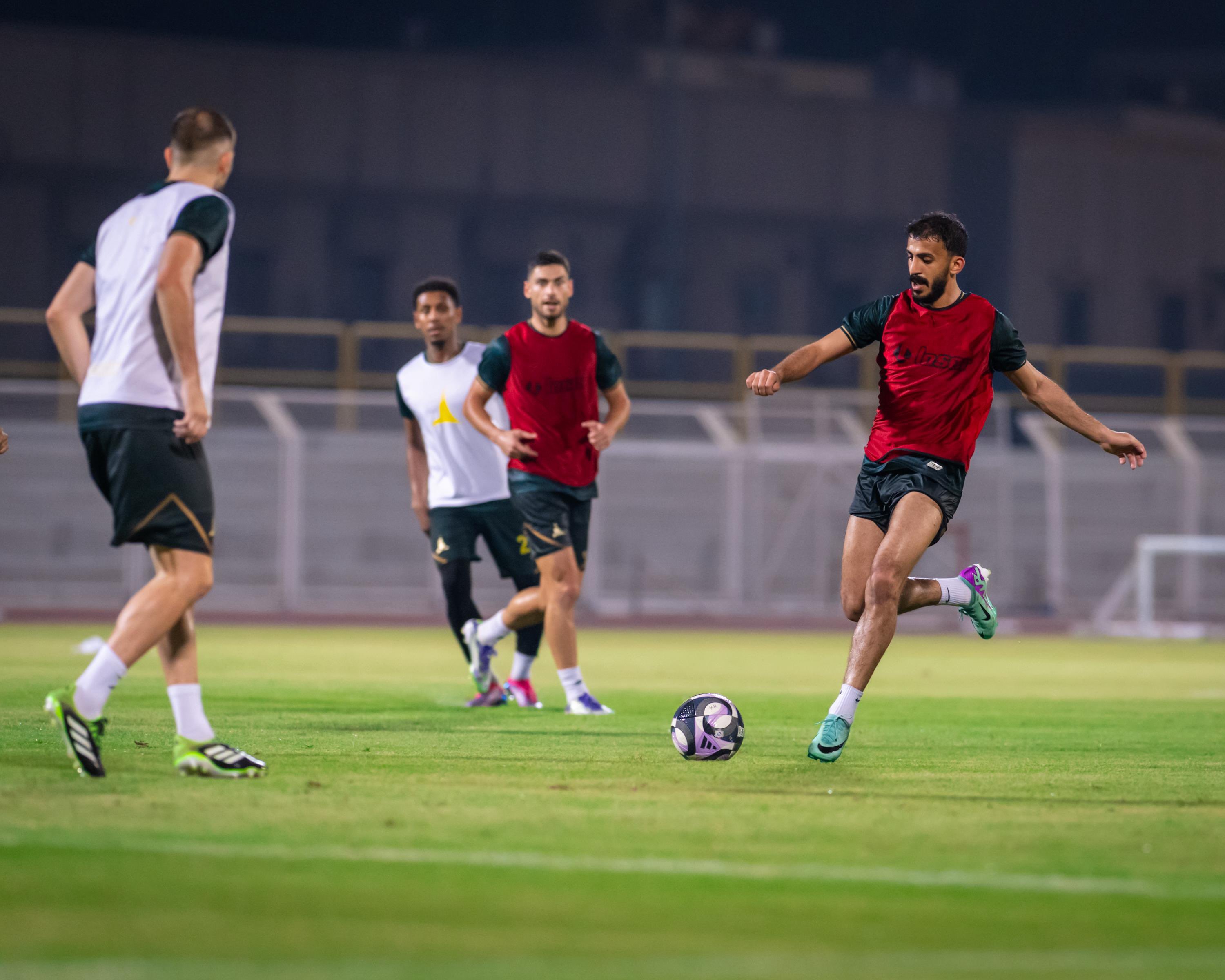 الخليج يرفض الحكام الأجانب!