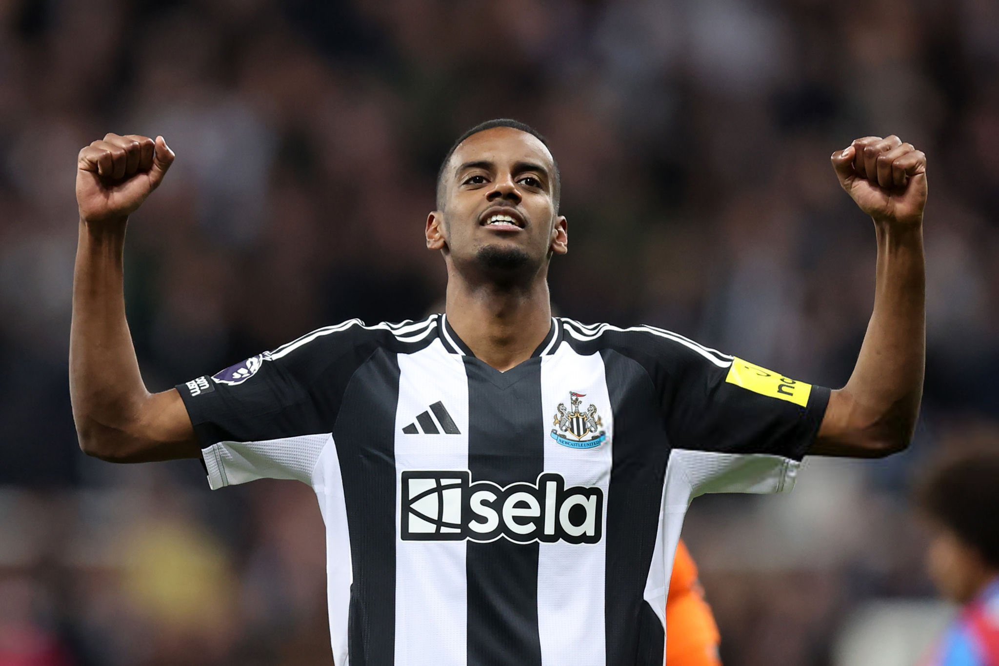 Liverpool push to complete Isaac deal