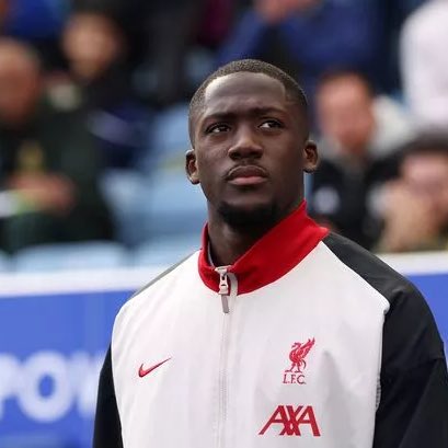 ليفربول يصر على تجديد عقد مدافعه 