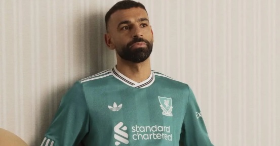 ليفربول يُطلق قميصه الثالث بشعار شعار الكلاسيكي