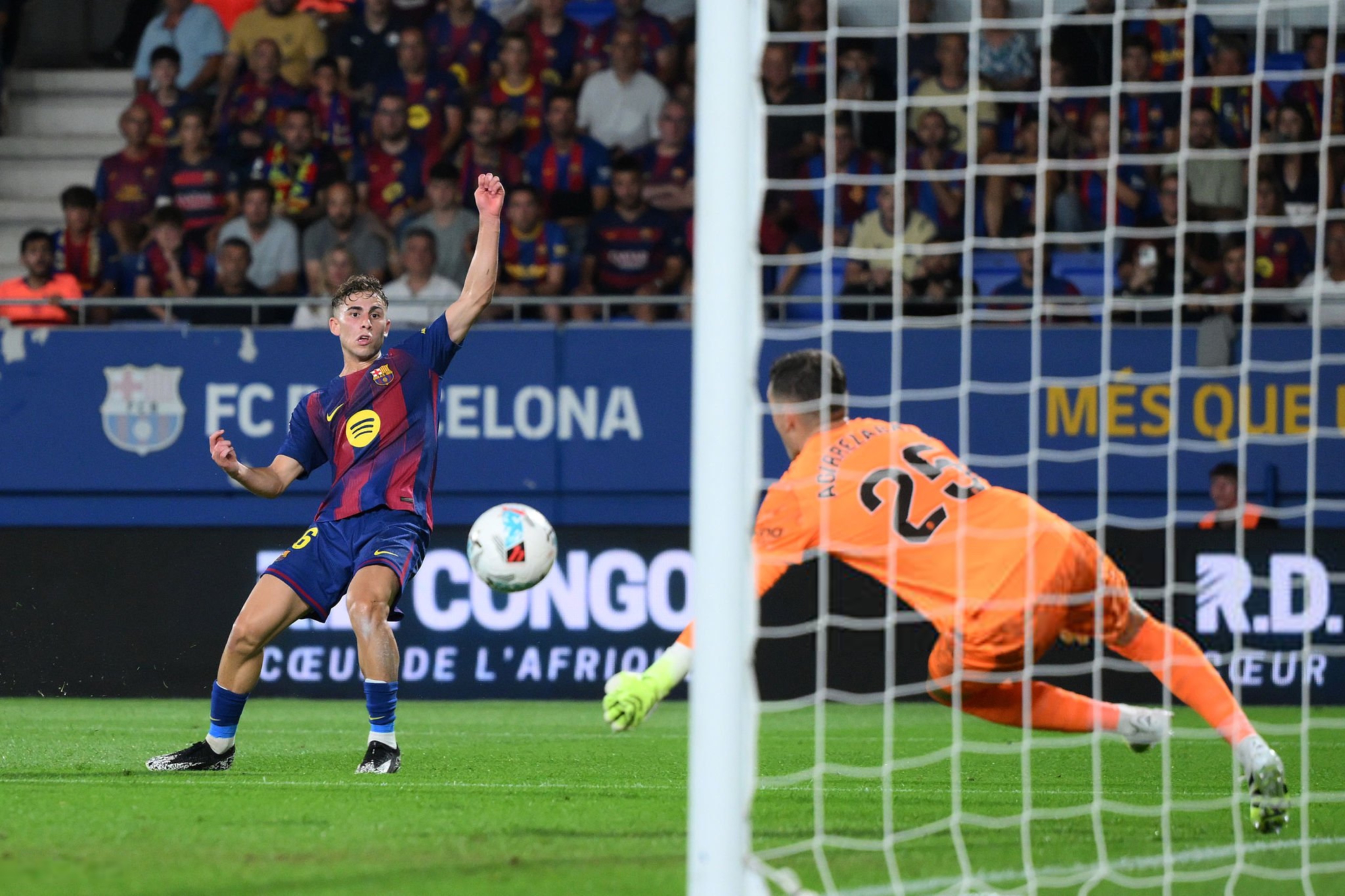 الثنائيات تقود برشلونة لاكتساح فالنسيا