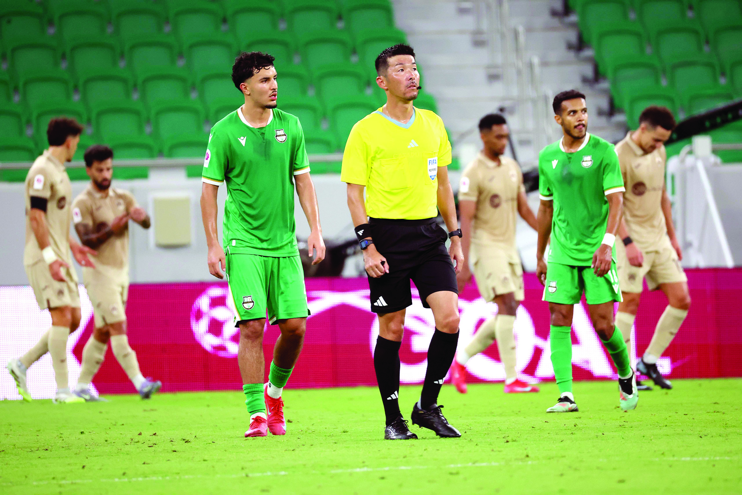 حكم ياباني يثني على تجربة الدوري القطري