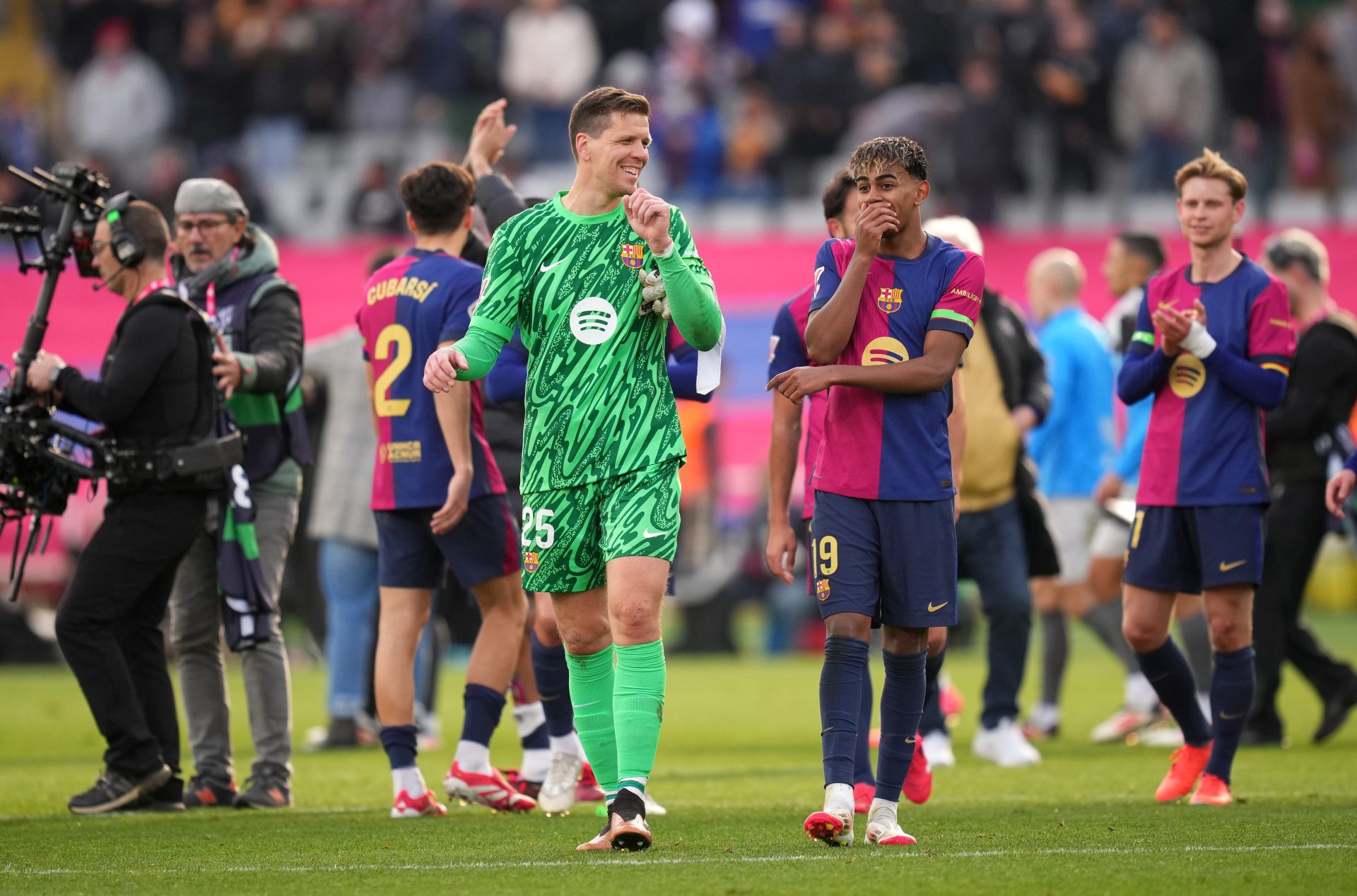 Barcelona chases the lead on the night of Szczesny and Yamal's return
