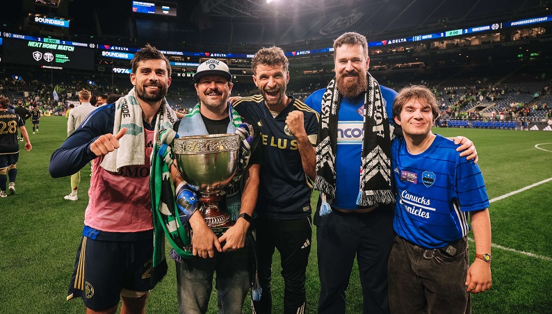 Müller wins his first title with his new team