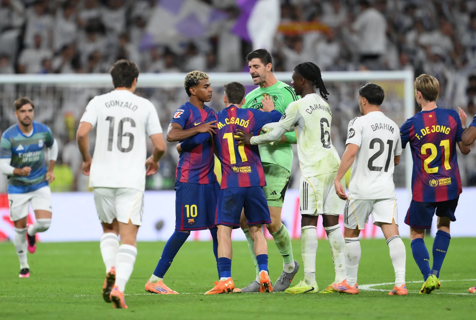 هل انهار نجم برشلونة تحت ضغط جماهير الريال؟