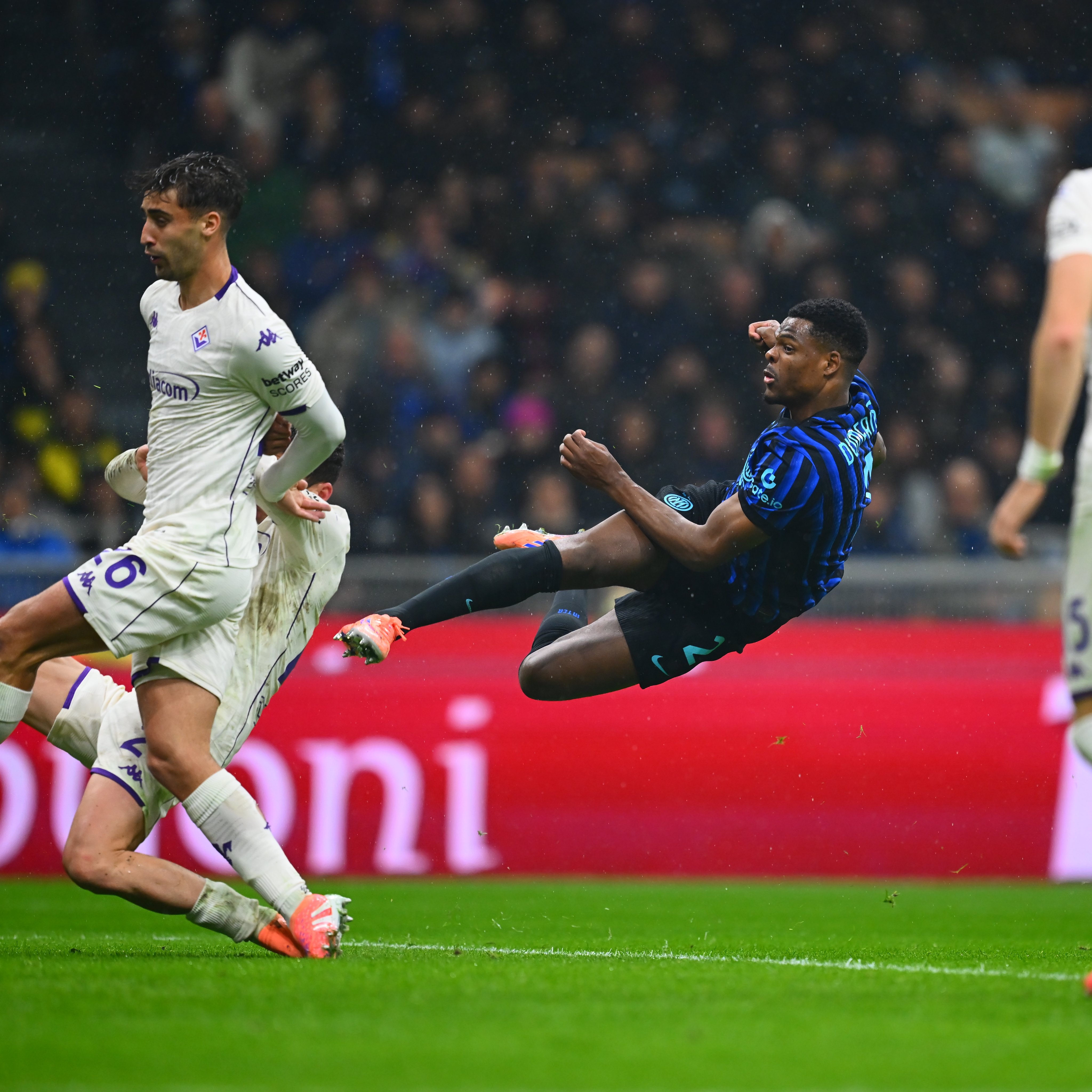 الإنتر يتخطى فيورنتينا في الكالتشيو