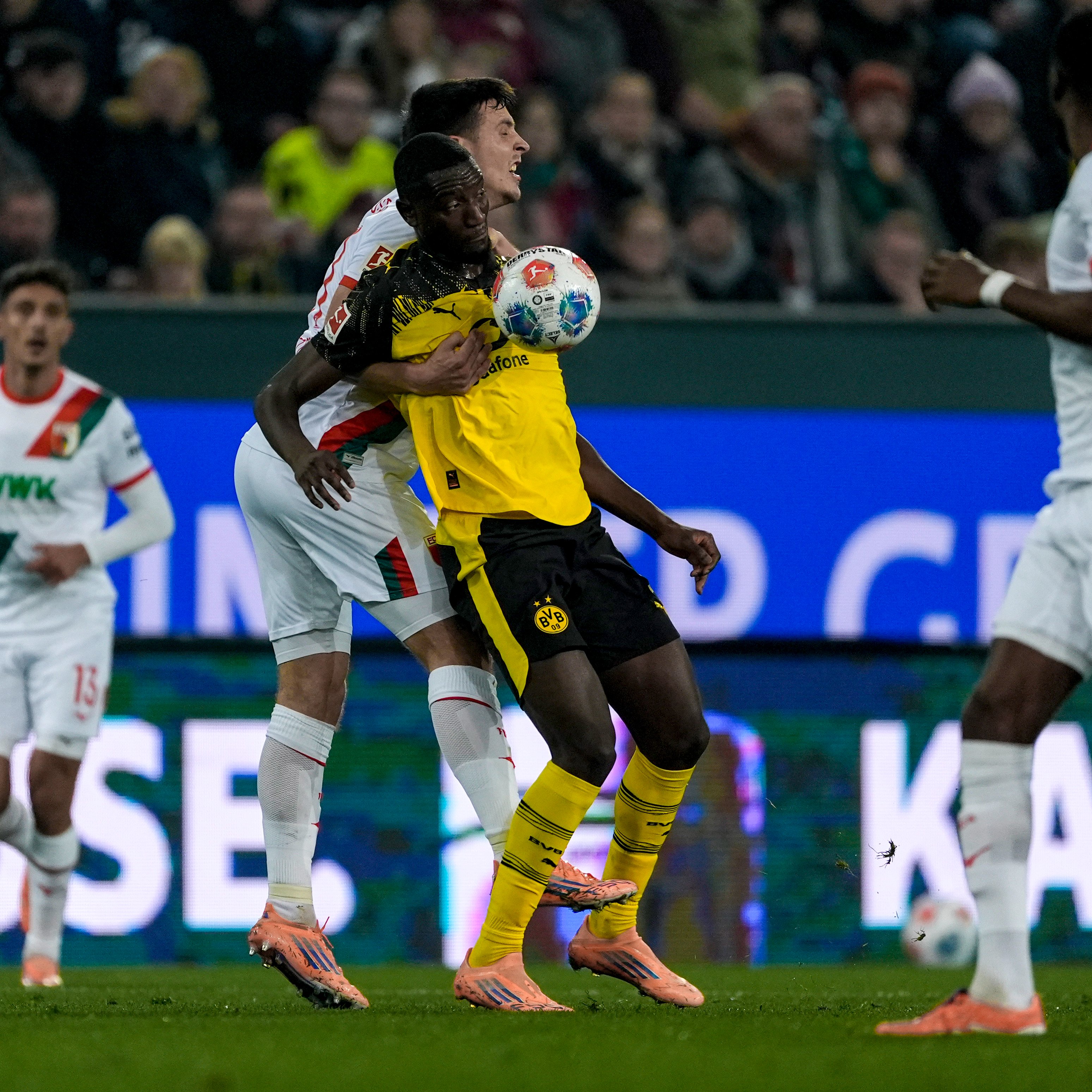 دورتموند يواصل ملاحقة البافاري