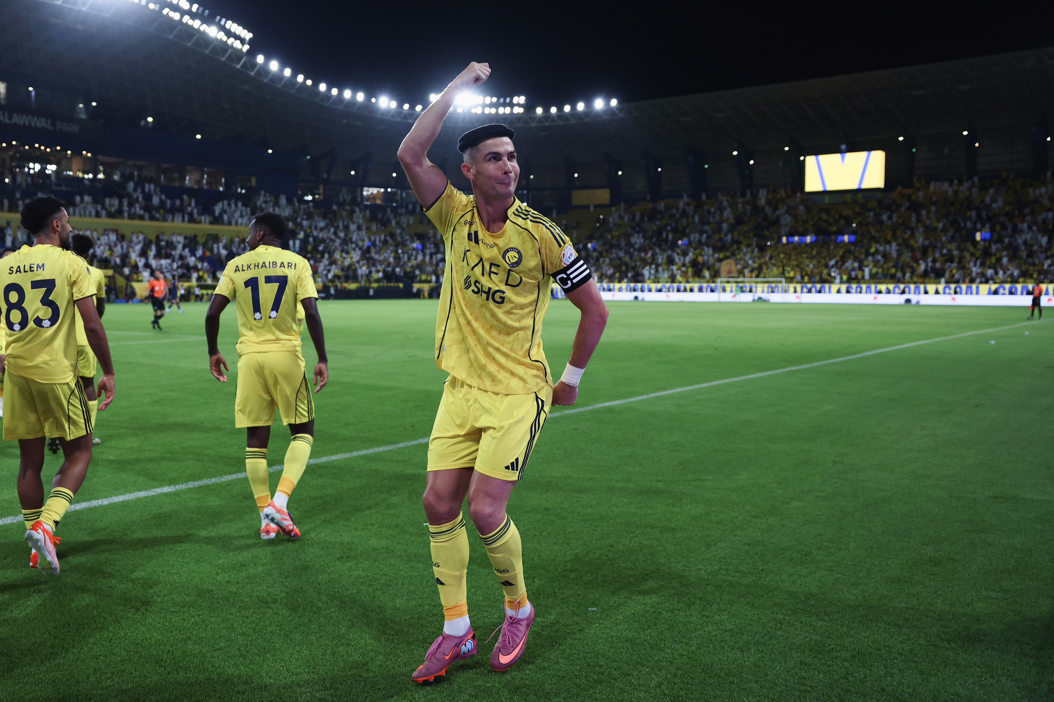 بالعقال.. احتفال جنوني لرونالدو!