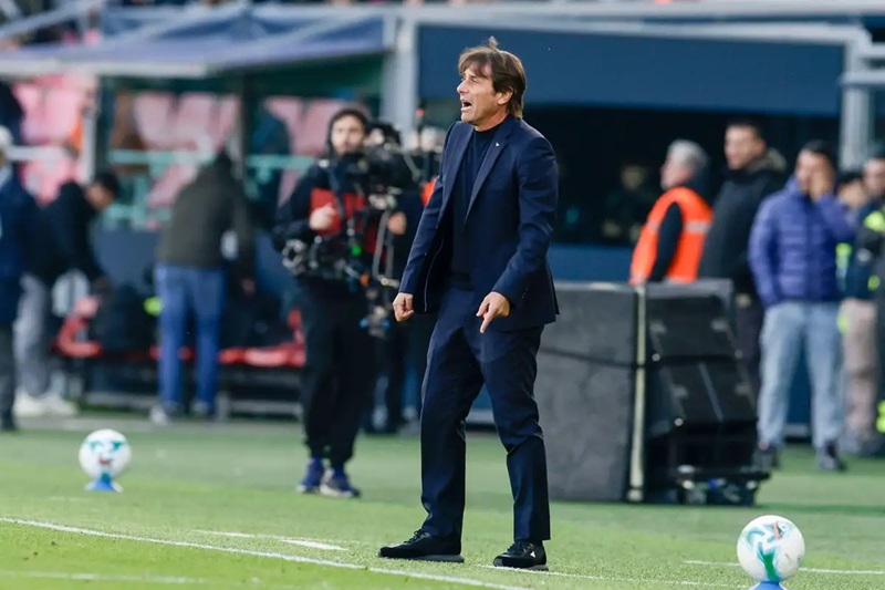 دي لورينتس ينفي إقالة كونتي من نابولي