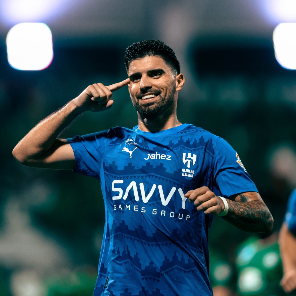 الهلال يجدد عقد نجمه روبن نيفيز