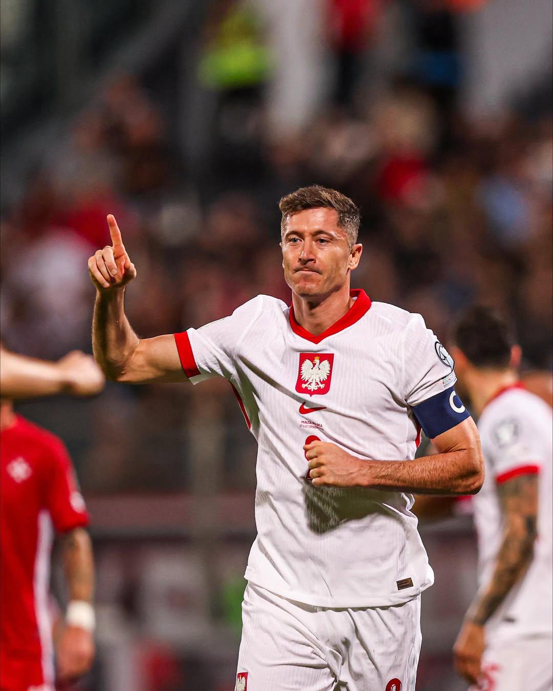 ليفاندوفسكي يعادل رقم ميسي التاريخي