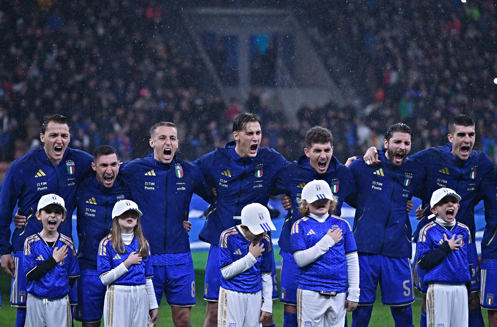 أزمات تهدد حلم إيطاليا في الصعود للمونديال