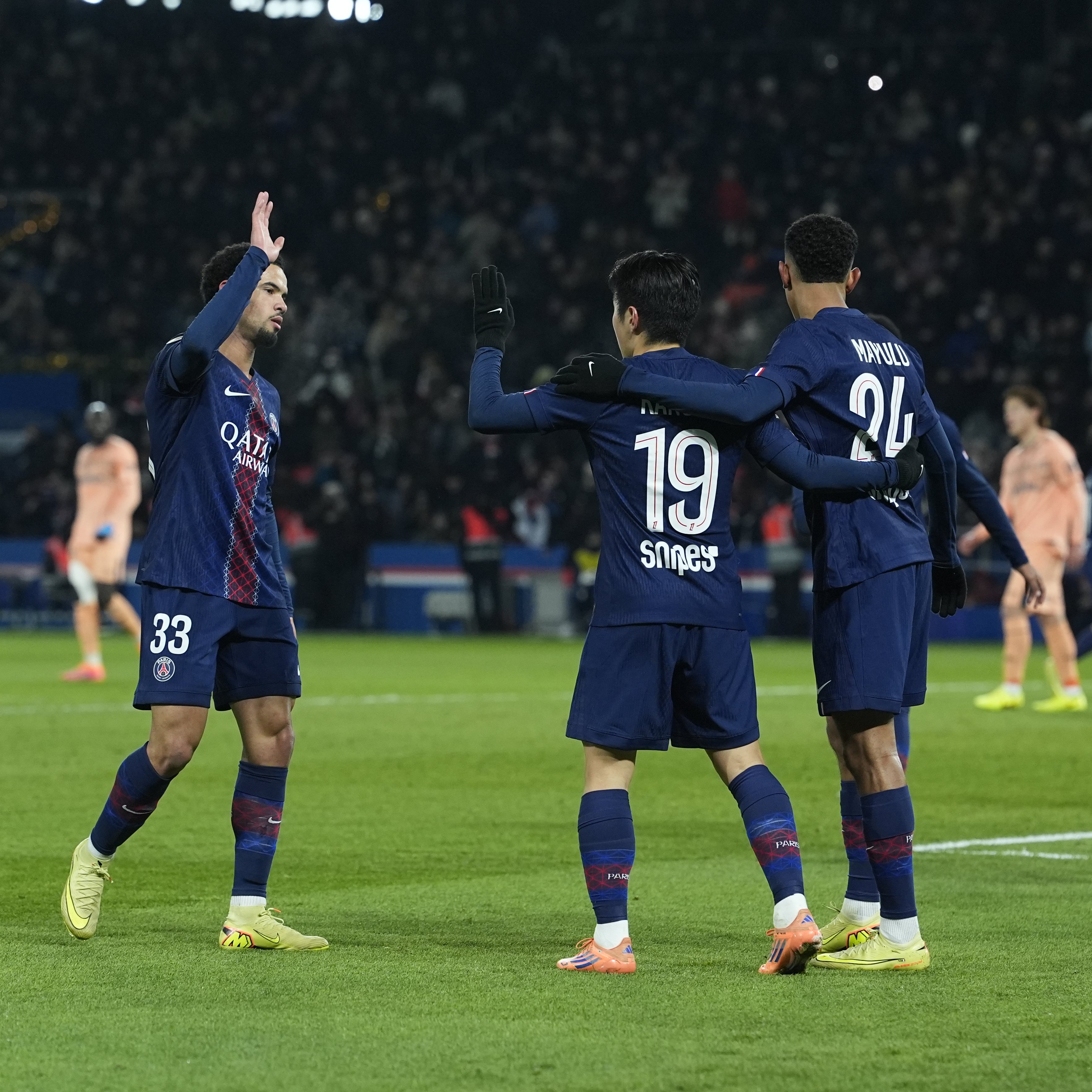 باريس يحافظ على صدارة الدوري الفرنسي