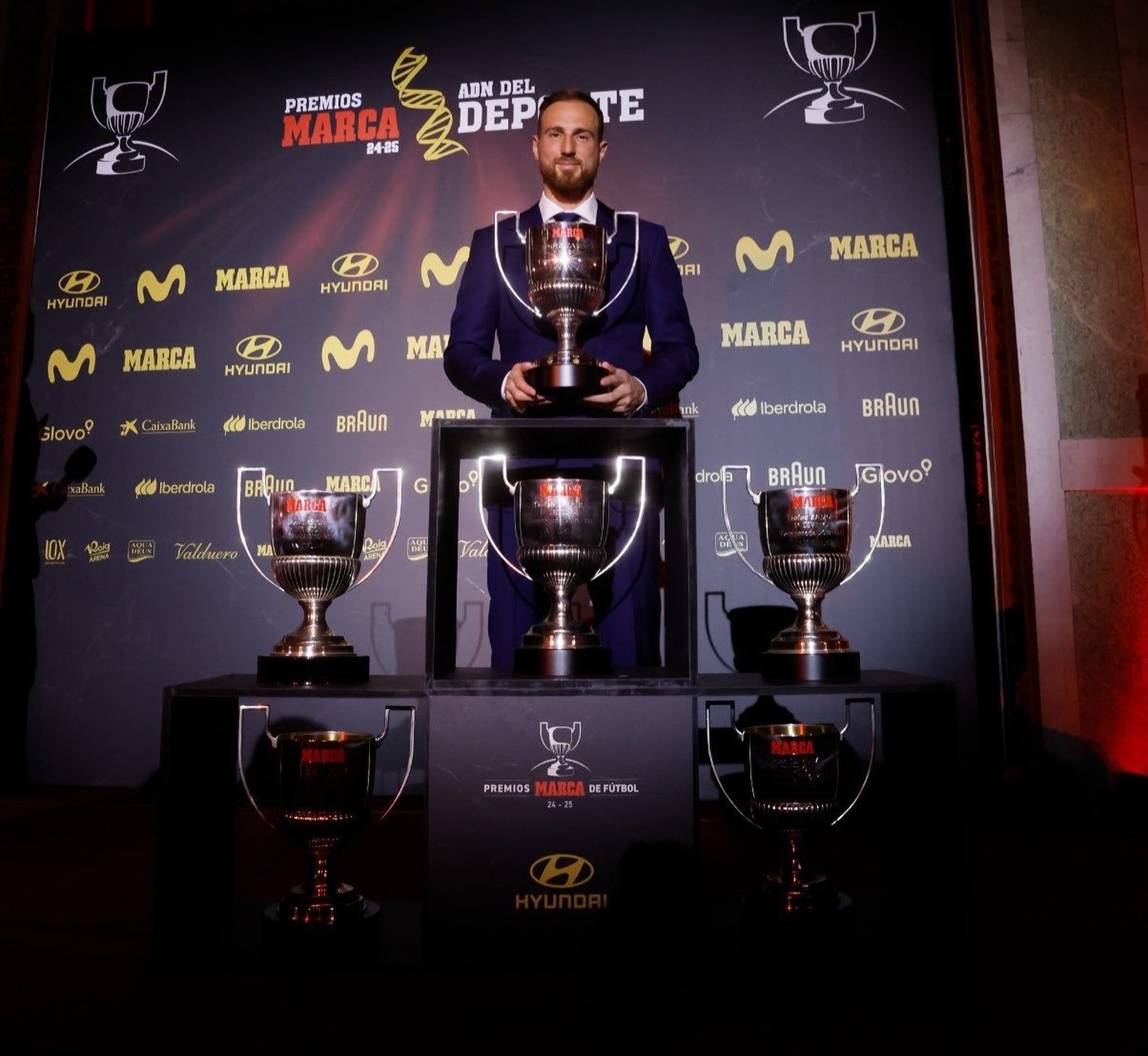 أوبلاك يعزز هيمنته بكأس زامورا