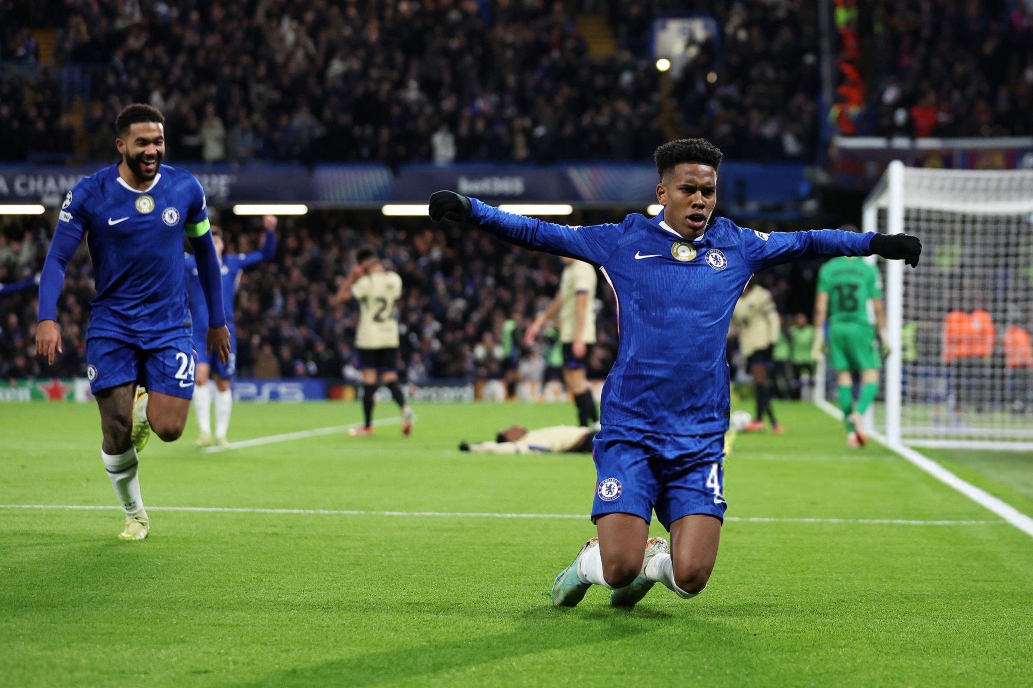 تشيلسي يلقن برشلونة درسًا قاسيًا بالأبطال