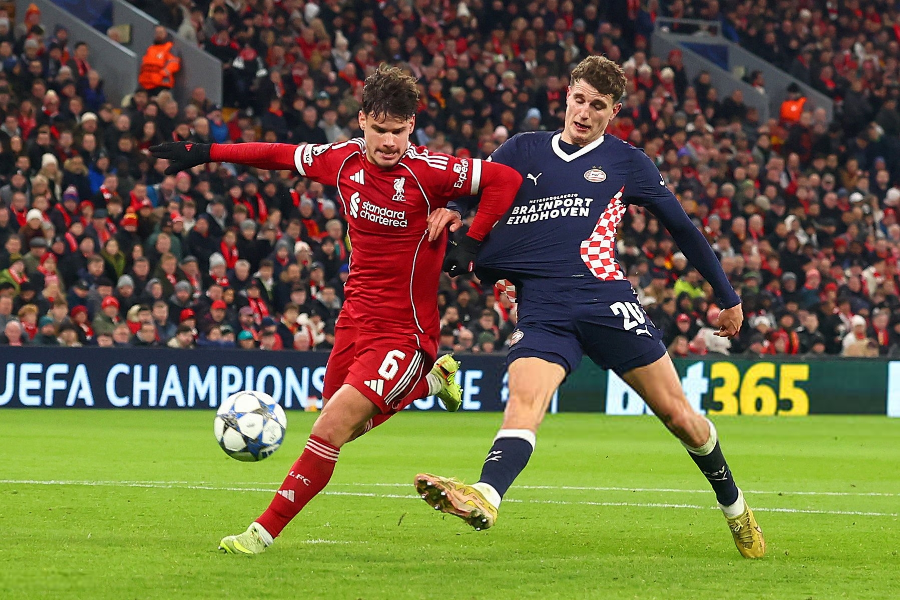 ليفربول يواصل الانهيار ويسقط برباعية مدوية