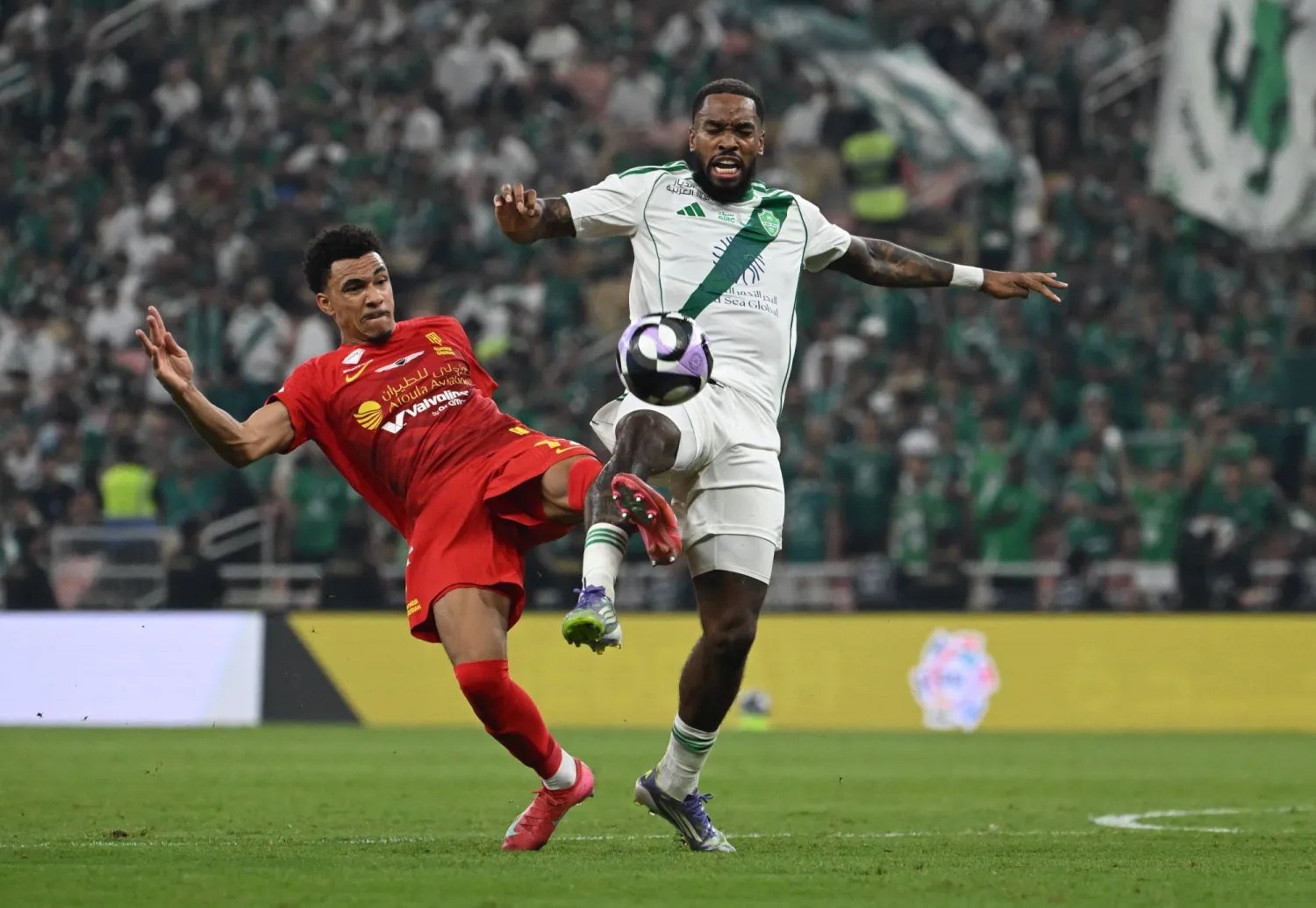 أهلي جدة والقادسية .. صراع في الكأس!