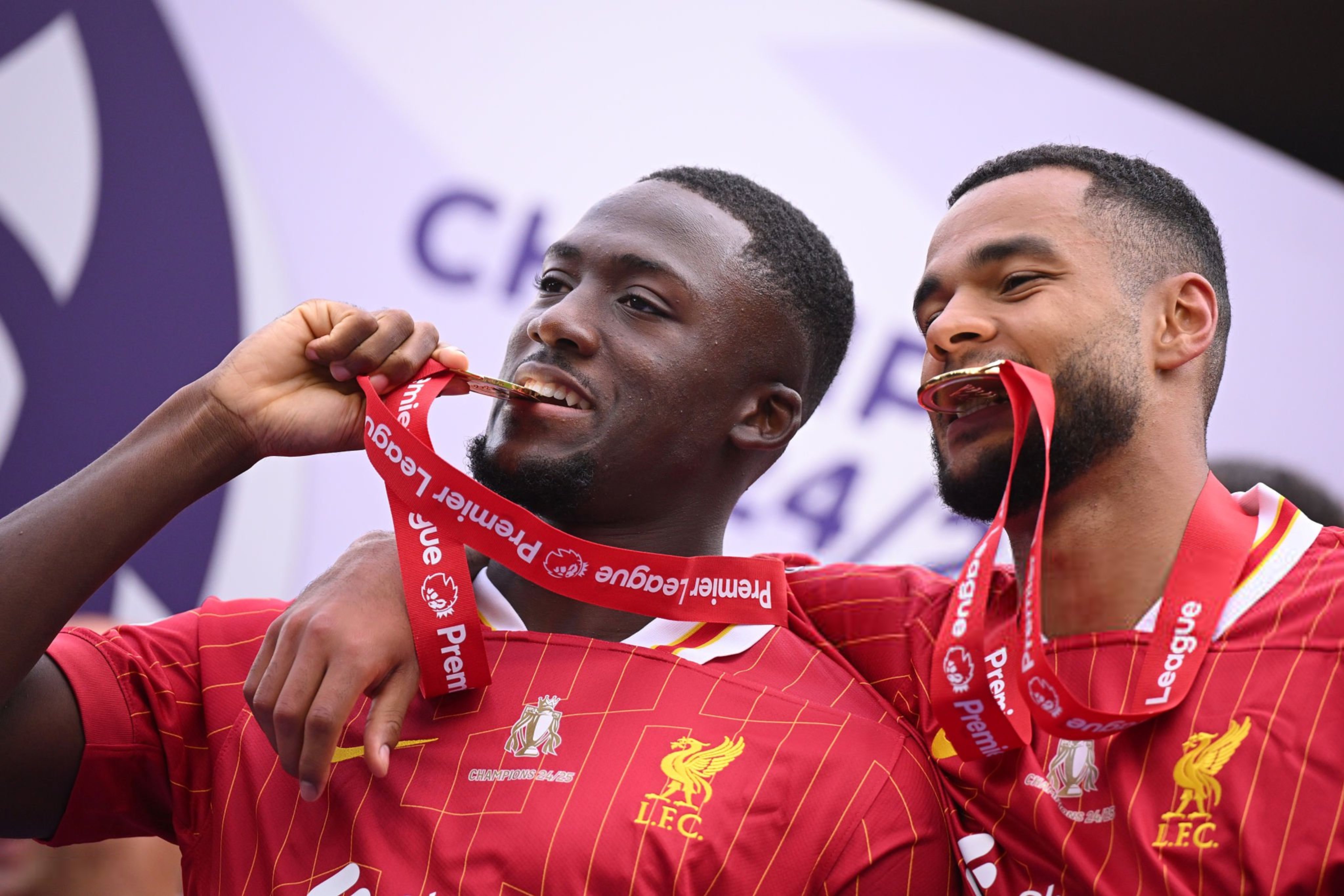 ريال مدريد يحسم موقفه من ضم كوناتي