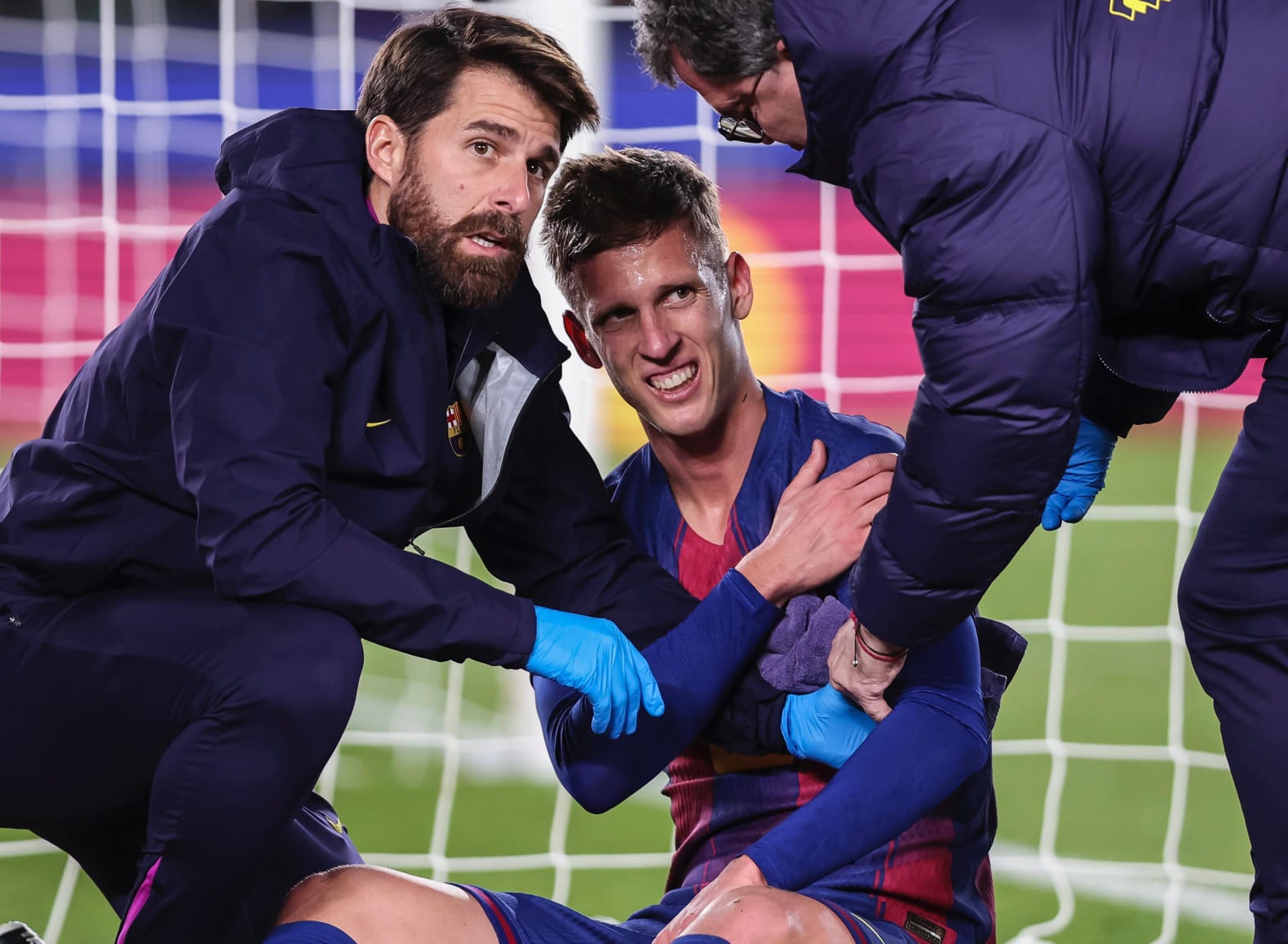 تشخيص إصابة أولمو يثير قلق برشلونة