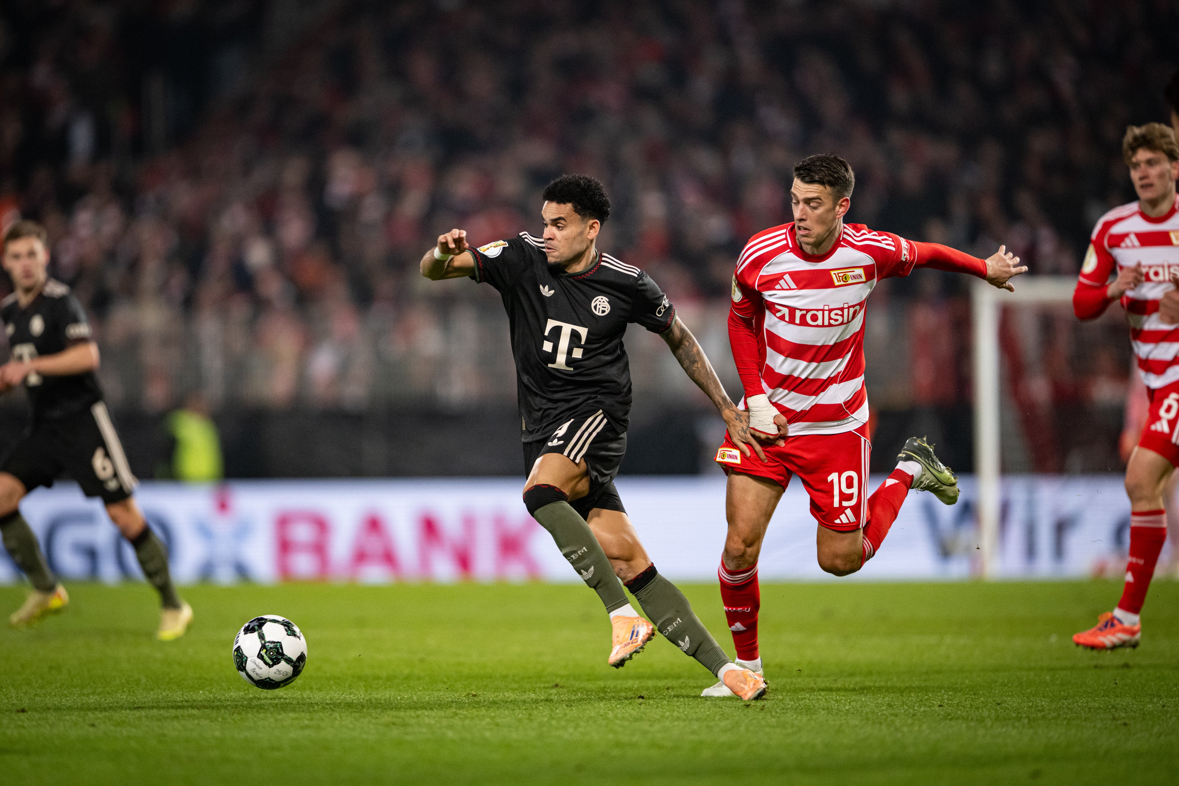 Bayern Munich reach the quarter-finals of the German Cup