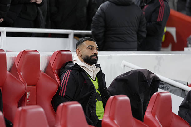 هل يرتدي محمد صلاح قميص برشلونة؟