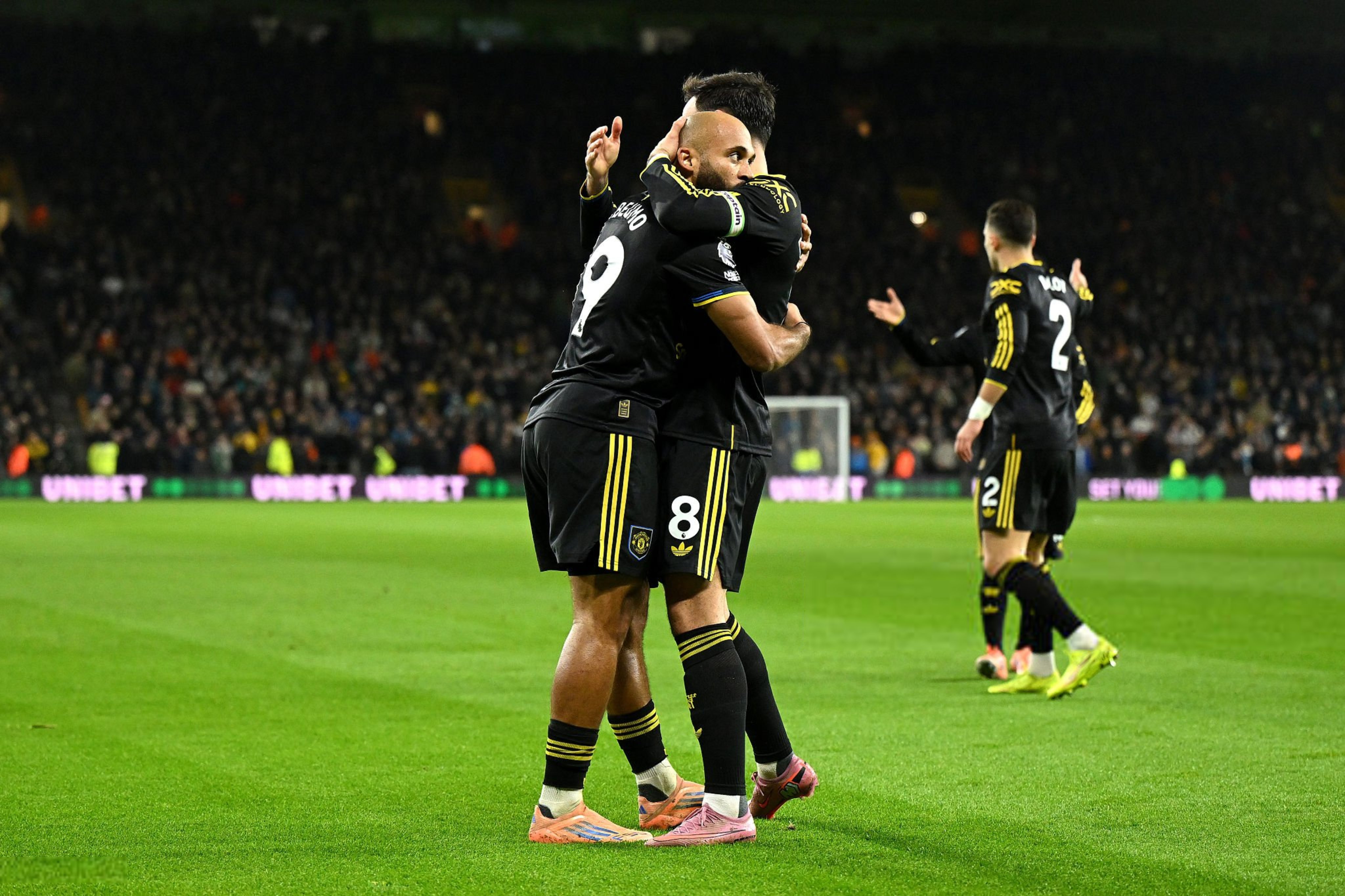 مانشستر يكتسح ولفرهامبتون بالأربعة